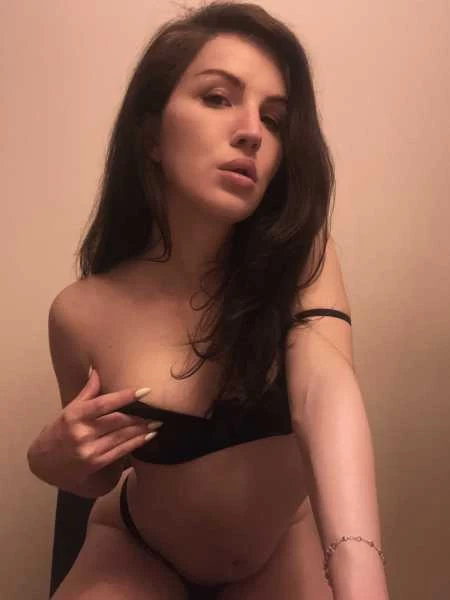 Thumbnail of Elle’s photo gallery