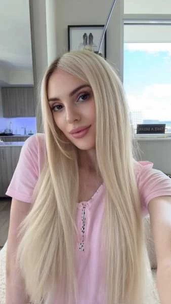 Thumbnail of Waifu’s photo gallery