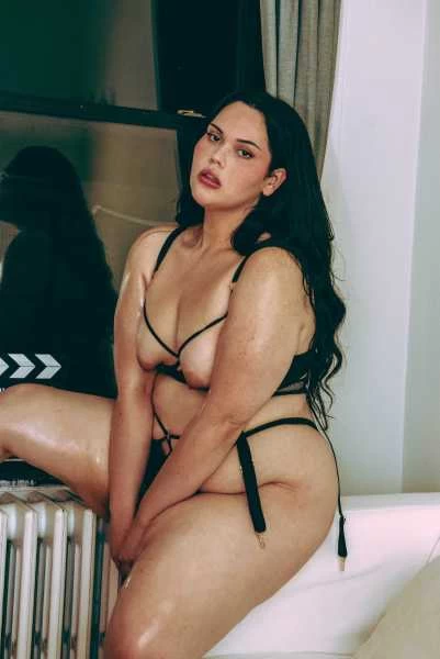 Photo 2 of Isabella Dee <3 IM BACK!