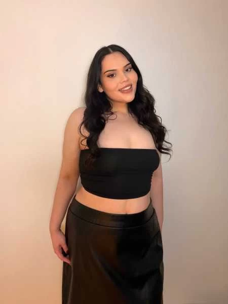 Photo 2 of Isabella Dee