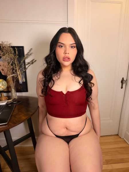 Photo 3 of Isabella Dee