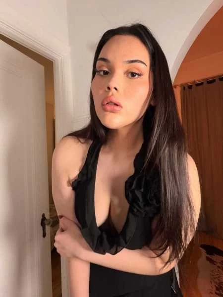 Photo 7 of Isabella Dee