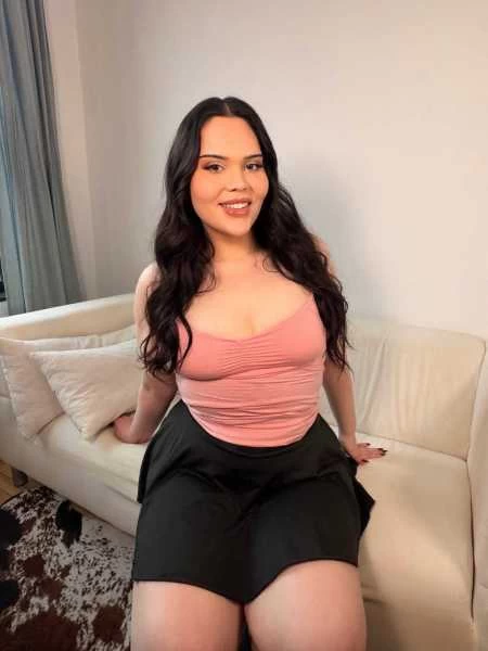 Photo 8 of Isabella Dee