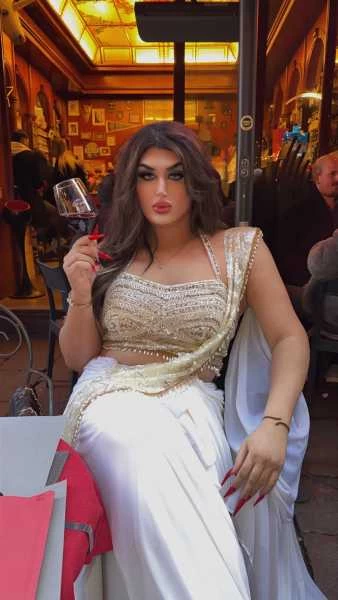 Photo 2 of QUEEN ELIZEH 437 907 9201