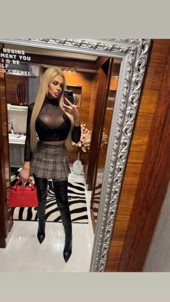 Photo 3 of TS Annie Giantess