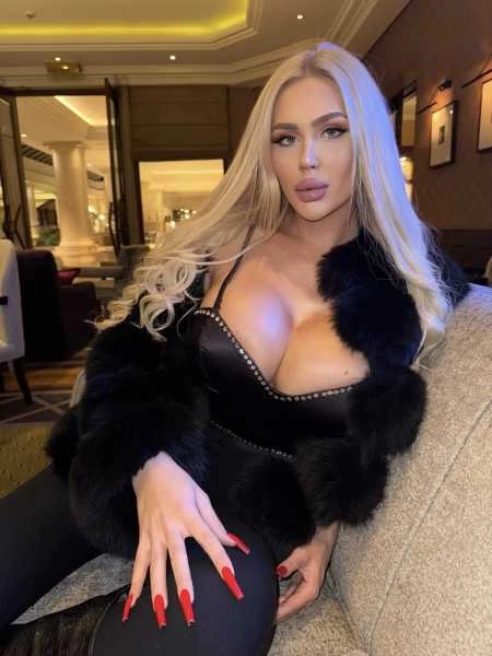 Photo 7 of TS Annie Giantess