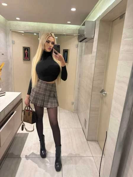 Photo 9 of TS Annie Giantess