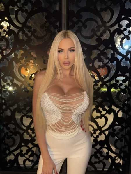 Photo 10 of TS Annie Giantess