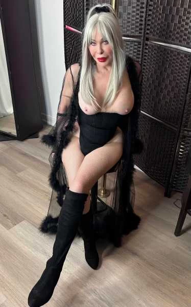 Photo 2 of Mandy Goodhandy