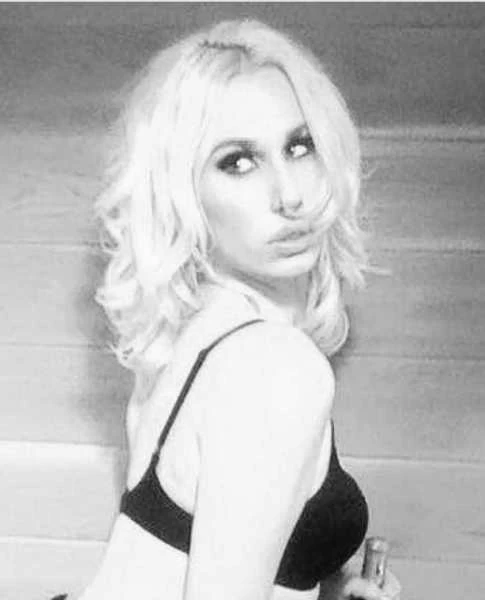 Photo 6 of Dita Dior