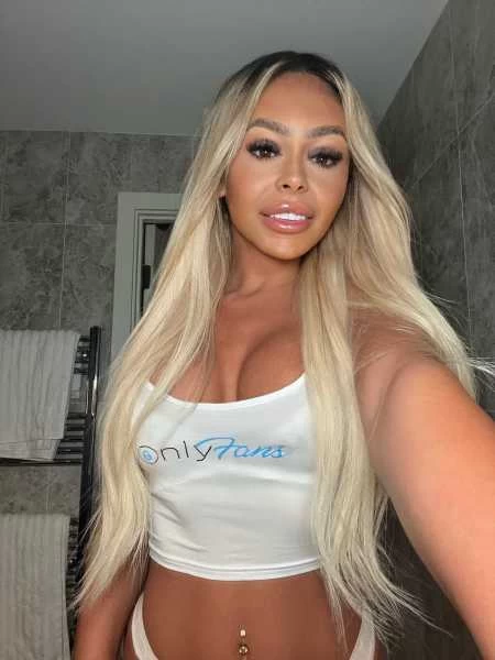 Photo 3 of Mollie Moans