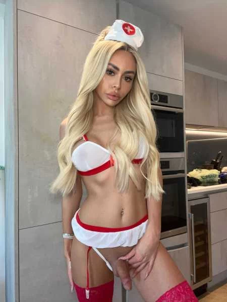 Photo 8 of Mollie Moans