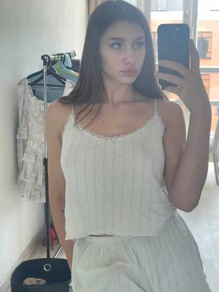 Thumbnail of LuluTS’s photo gallery