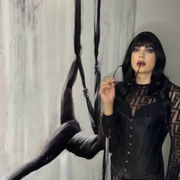Photo 2 of Chloe Divine