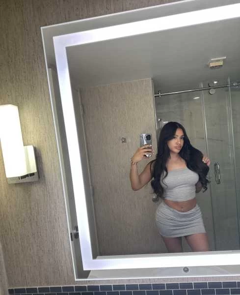 Photo 2 of VALENTINA - HOSTING IN SQUARE ONE