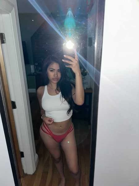 Photo 3 of VALENTINA - HOSTING IN SQUARE ONE