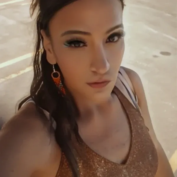 Photo 4 of Natalia Thompson
