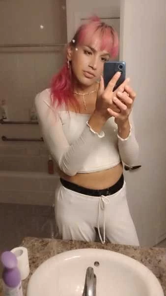 Photo 3 of Natalia Thompson