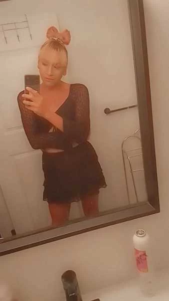 Photo 5 of Natalia Thompson