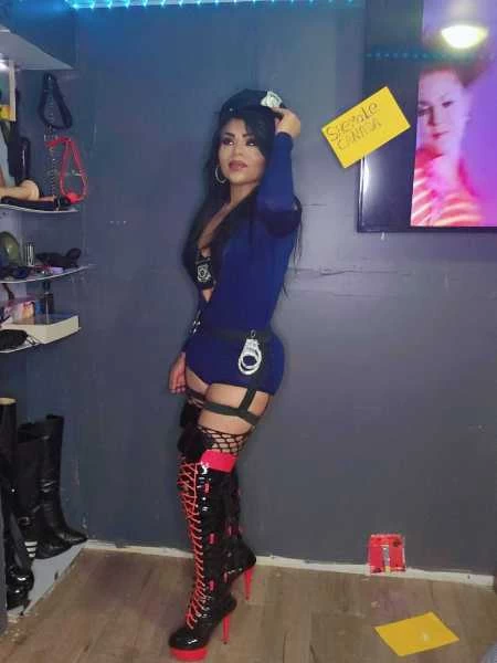 Photo 7 of Latina queen.