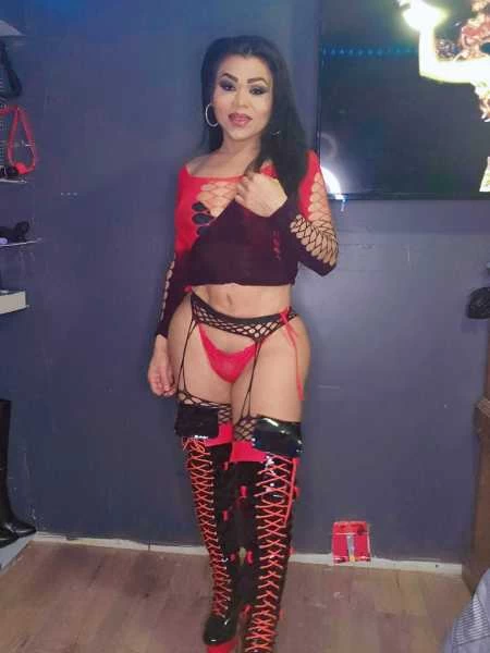 Photo 8 of Latina queen.