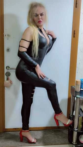 Photo 3 of Zina Zozo