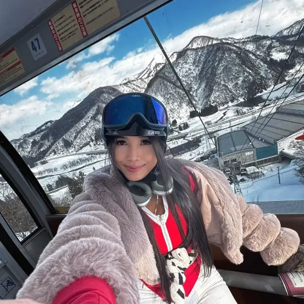 Photo 5 of Eva