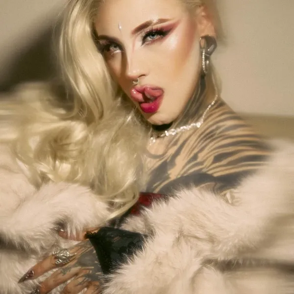 Thumbnail of Nyx’s photo gallery