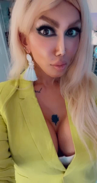 Photo 2 of 🌸Fabiana Cadwell 647-385-8330🌸 Available NOW!🔥👸 👇