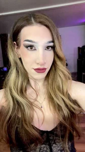 Photo 5 of Jennifer Paris