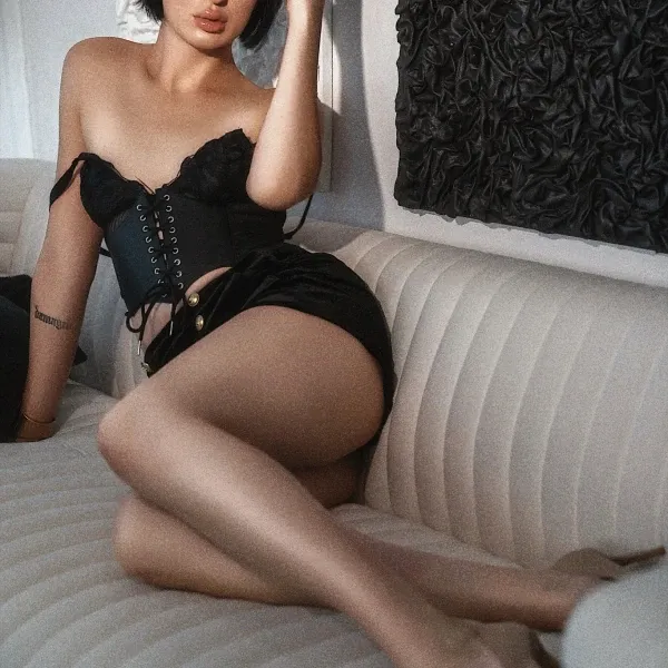 Photo 11 of LAURENCE DUO MILF