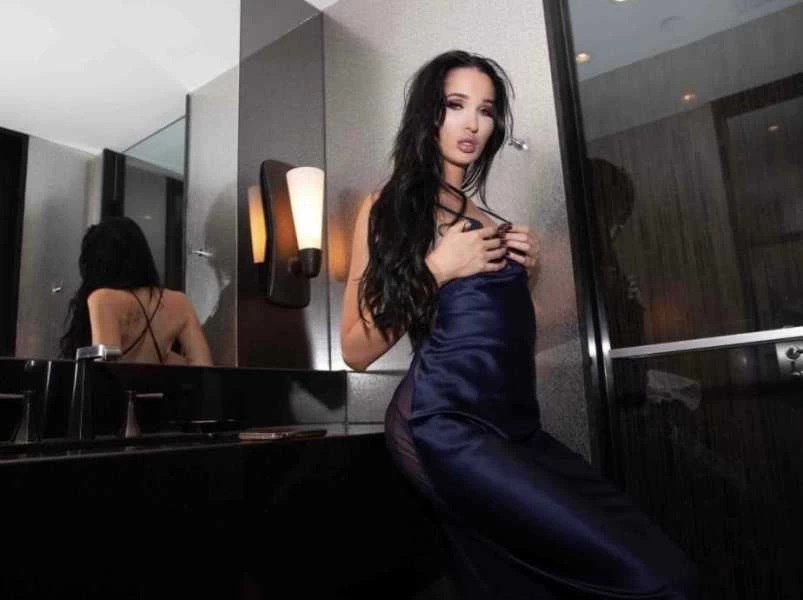 Photo 13 of Laurence Fox