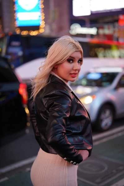 Photo 8 of WINDSOR November -   -Petite/busty and HUNG Hot MoNster TOOL/