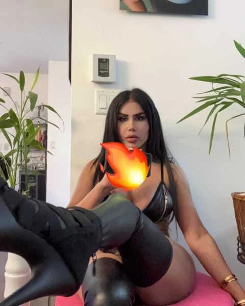 Photo 3 of VIP. Naughty