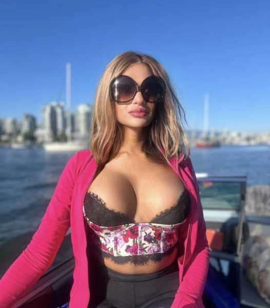 Photo 5 of Avail this week yaletown!Shelly!Busty,Elite,Trans Model,always fun, good vibes , great times