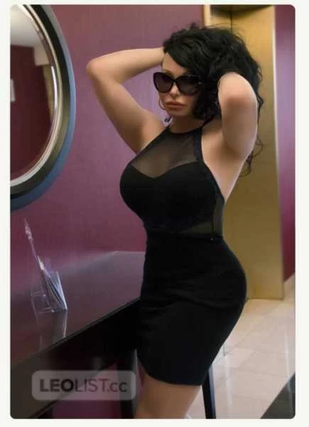 Photo 3 of In Ottawa now. Rideau street . PREBOOKERS PRIORITY SERVING AFTER 5PM now.