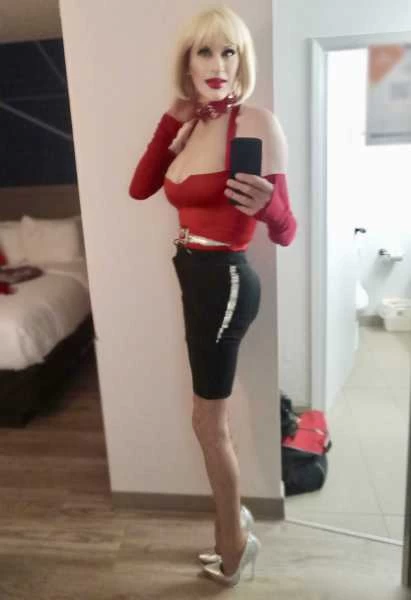 Photo 4 of Jennifer Bardot