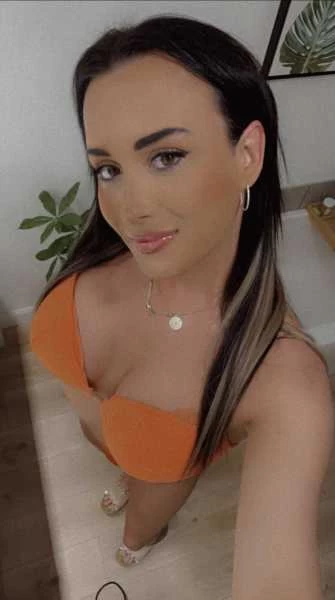 Photo 4 of Lily QueenVisitingOTTAWA