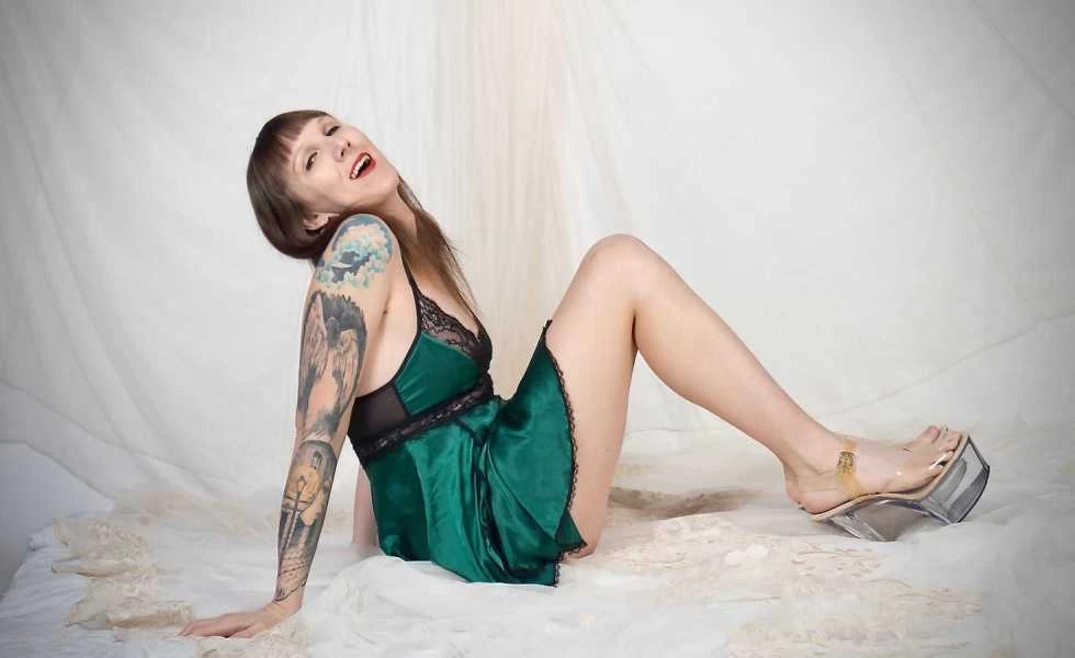 Photo 5 of POST-OP Annie Layne - Fit Giantess, Tight Kitty