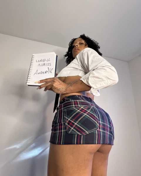 Photo 14 of Amber -Hochelaga