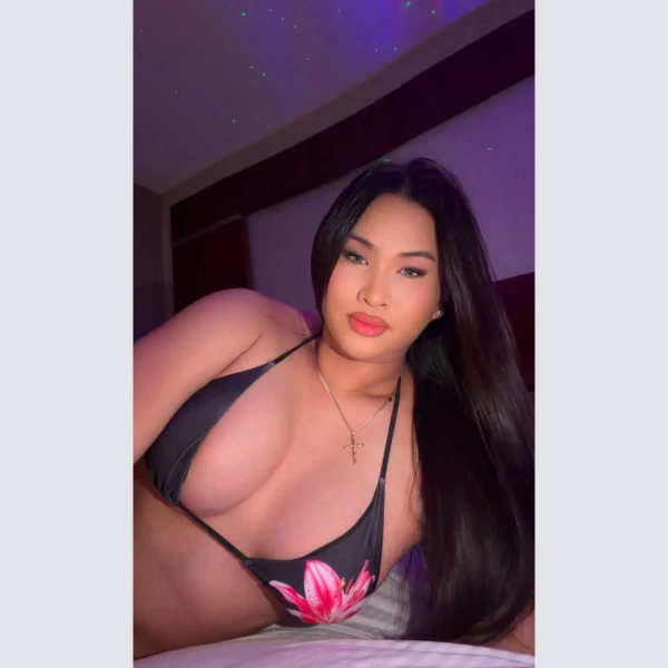 Thumbnail of Alaina Shae’s photo gallery
