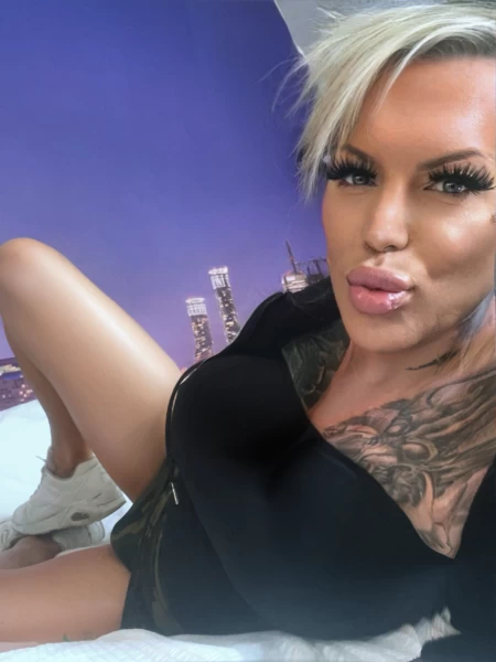 Photo 9 of Lipstick Lollypop