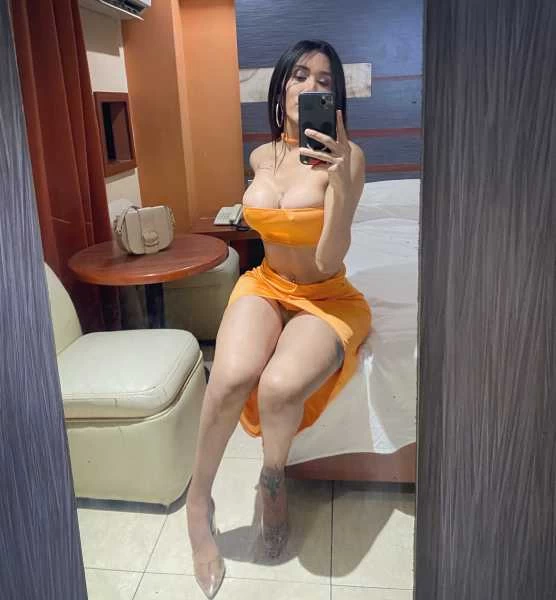 Photo 10 of Carmine latina