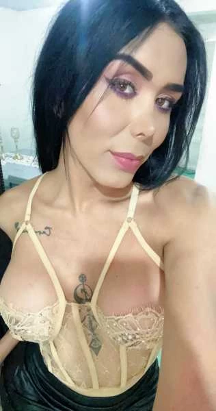 Photo 4 of Carmine latina