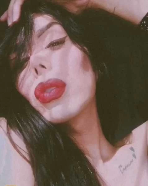 Photo 5 of Carmine latina