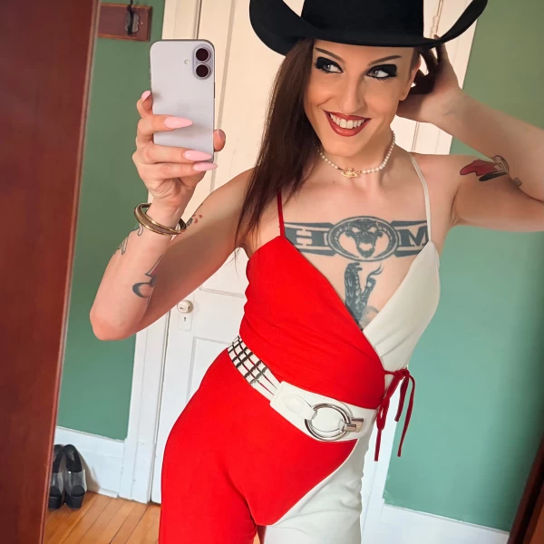 Photo 12 of Stephanie May