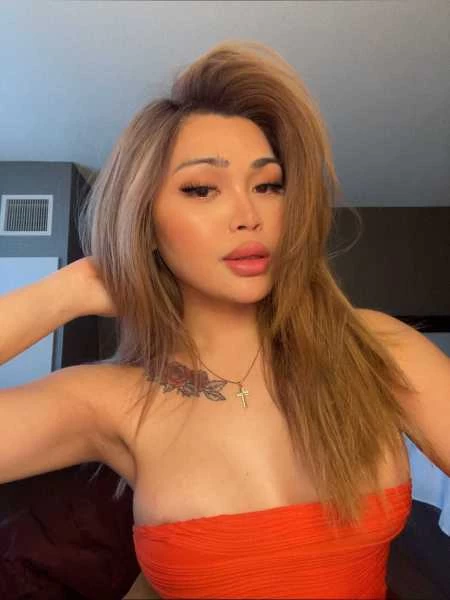 Photo 3 of Katya Santos